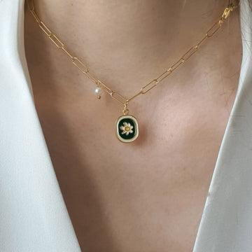 18K Gold Plated Chamomile Lie Pearl Pendant Necklace